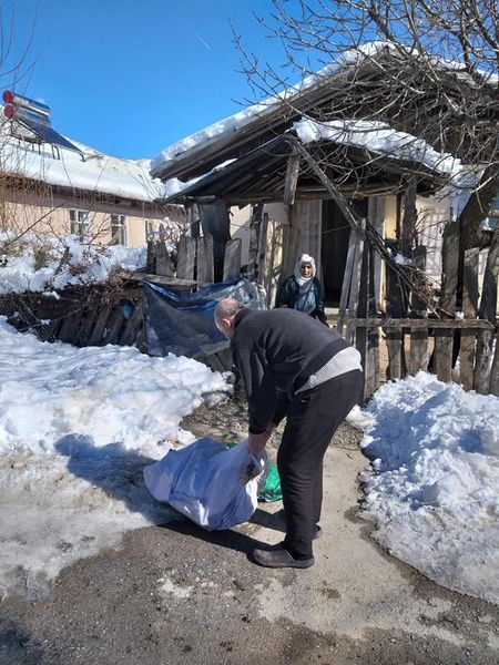 DEPREMZEDE VATANDAŞLARIMIZA YARDIM...